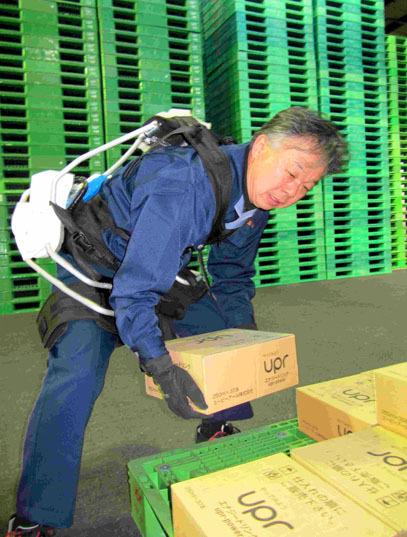 可协助承担15公斤重量智能机器人面市