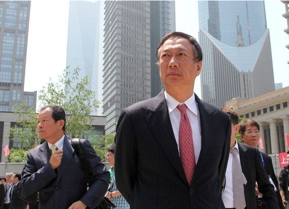 iPhone工厂真要迁美？机器人组装或是首选