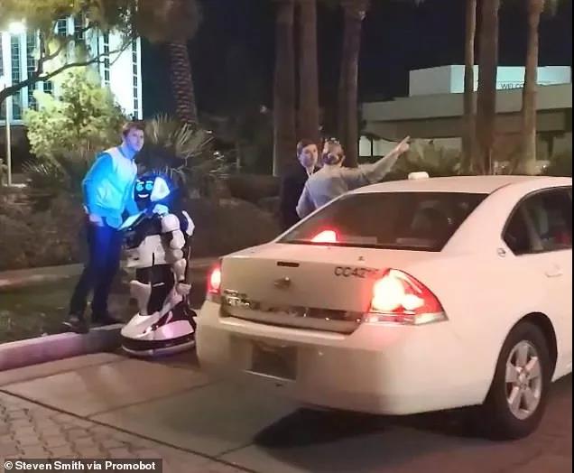 特斯拉"撞死"机器人，噱头or事故?