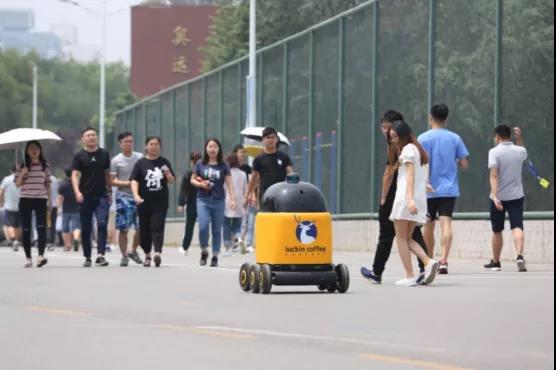 瑞幸跌落，咖啡无人配送刚起头就下架？