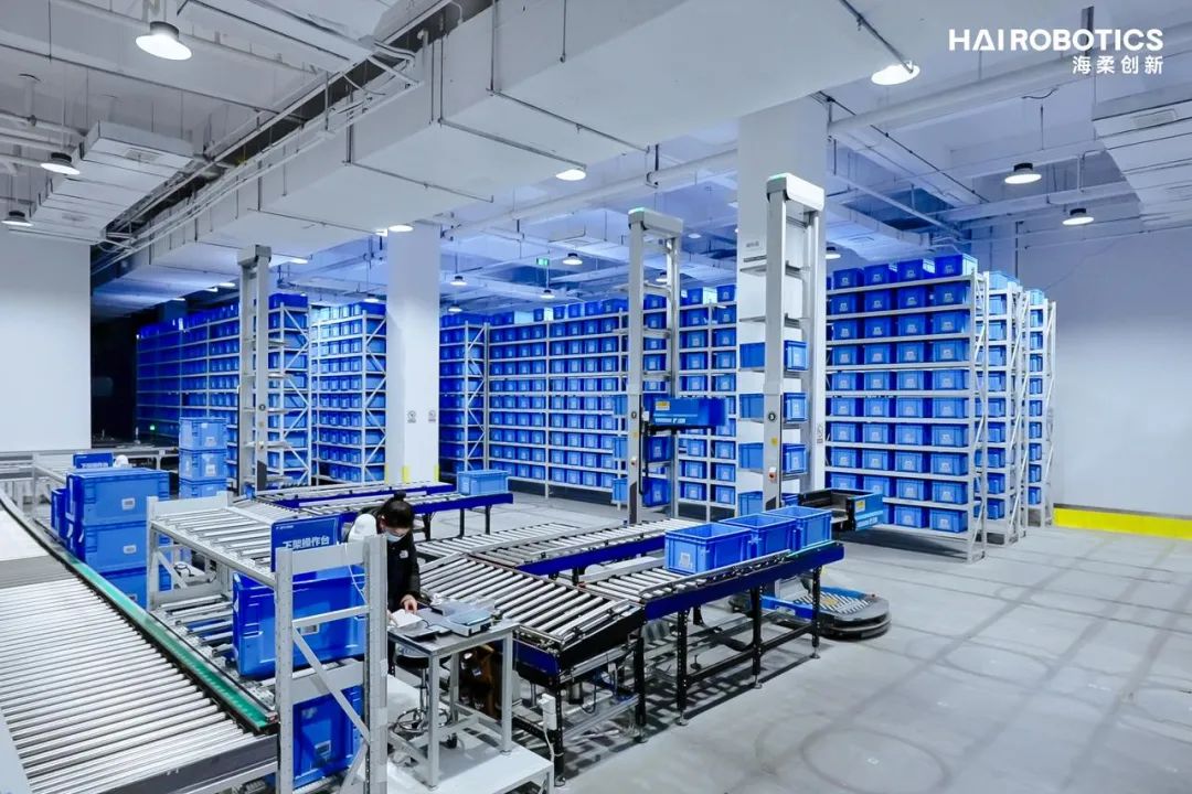 VLA进化到ViLLA，智元发布首个通用具身基座大模型GO-1
